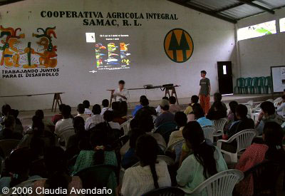 Presentación sobre aves en la Montaña Sacranix.